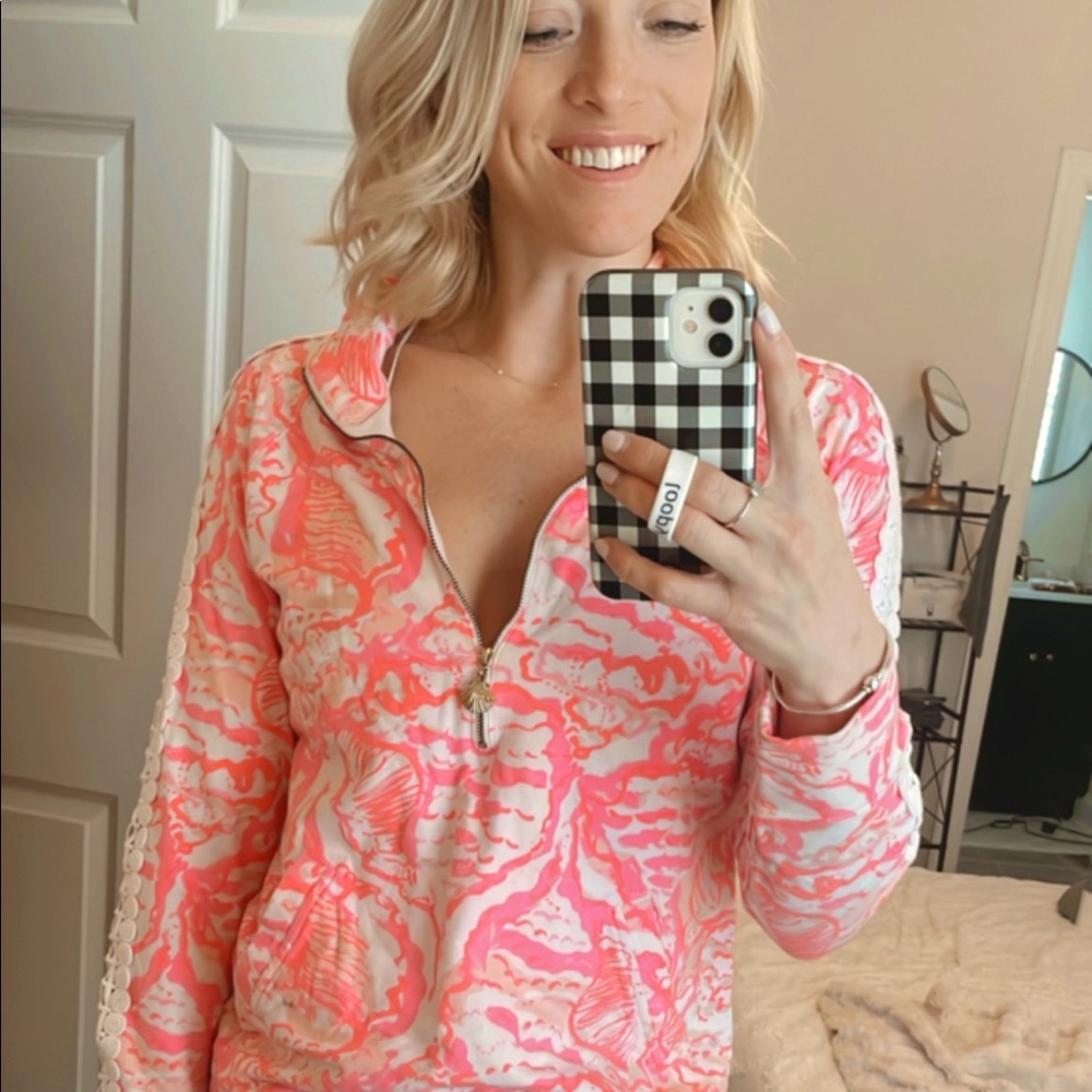 Lily Pulitzer pullover, great condition size small